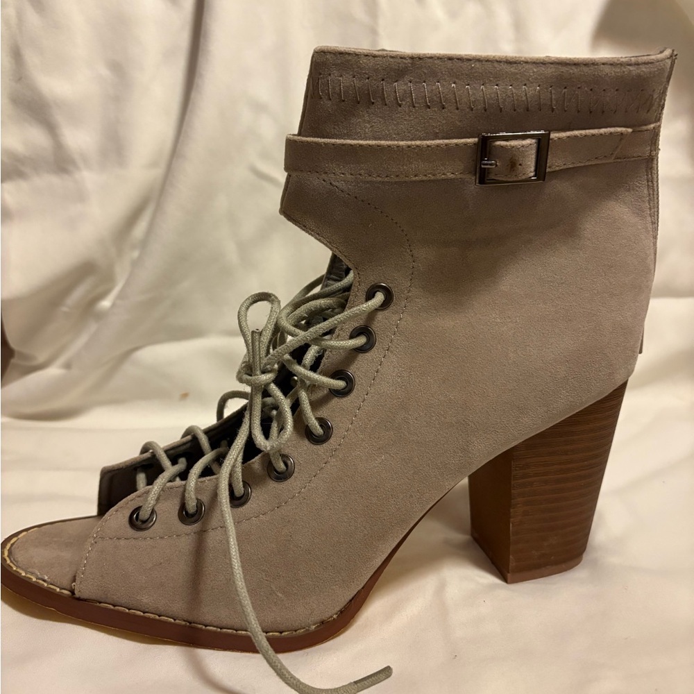 Stylish Tan Lace-Up Ankle Boots